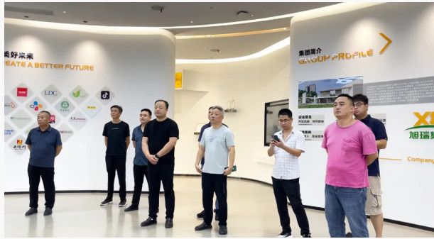 【旭瑞新聞】熱烈歡迎力源集團(tuán)鴨事業(yè)部杜飛兵總經(jīng)理率領(lǐng)公司管理團(tuán)隊(duì)一行蒞臨旭瑞集團(tuán)開(kāi)展參觀(guān)交流活動(dòng)